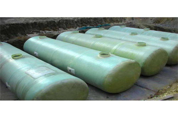 如何挑选适合自家需求的新疆玻璃钢化粪池?