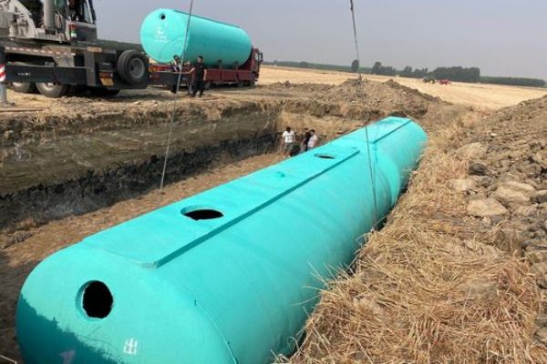 新疆玻璃钢化粪池在污水处理链中的作用是什么？